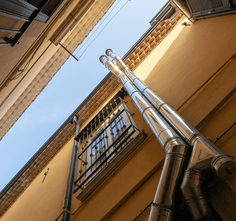 Immeuble vue d'en bas pour chauffagiste plombier